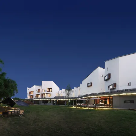 MUNWOOD WHITE VILLA