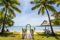 Lomani Island Resort & Spa Hôtels à : Malololailai