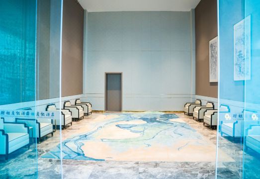 3. 차이주 홀리데이..