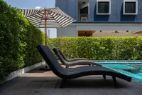 Cozy Blu Suvarnabhumi - Pools