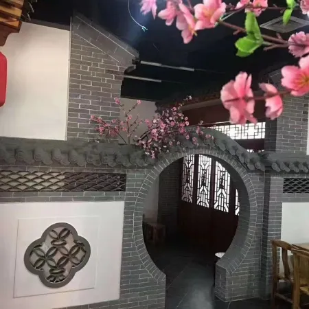 Fuyang Xinghuacun Business Hotel (Yujiu Culture Scenic Area)