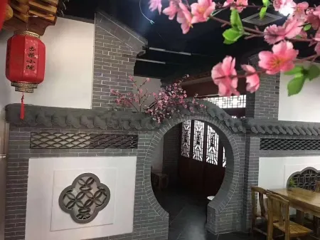 Fuyang Xinghuacun Business Hotel (Yujiu Culture Scenic Area) Отели в г. Фэньян