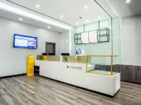 7 Days Premium Hotel (Yucheng City People's Government) - parking