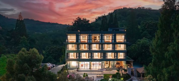 Xinchang Huaqianyueshang Homestay (Nineteen Peaks) Hotels in Xinchang
