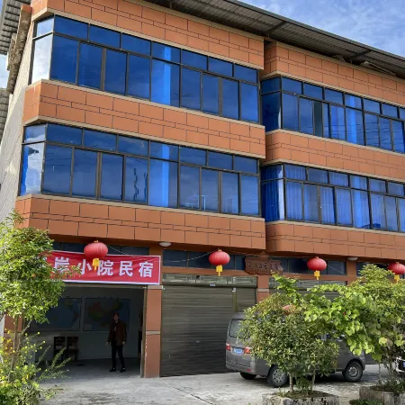 Lichuan Riverside Courtyard Homestay