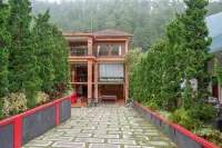 Red Chilies Hill Hotel