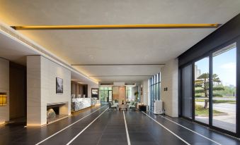 Atour Hotel Wuxi East Station Yingyue Lake Park Subway Station