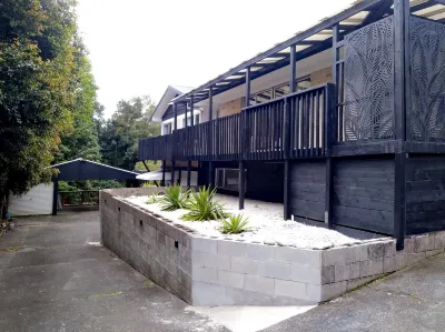 Large Family House 8 Br Hotels near Waitakere Ranges