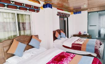 단바 Danba Xinqiang Homestay 2성급 호텔 스위트룸