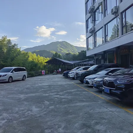 Shennonggu Yiqing Xigu Inn