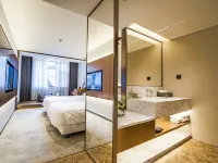 Chun Xi Hotel (Chengdu Chunxi Road Taikoo Li) Hotels near Chunxi Road
