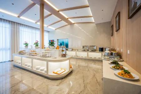 All are Huating Hotels (Longjiang Park Branch) Отели рядом с достопримечательностью «Chuxiong Normal University»