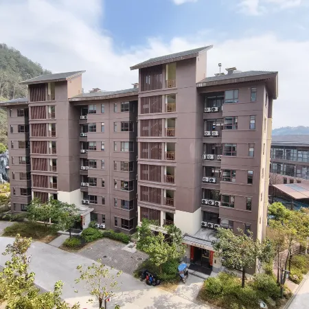 Yingyueju · Hot Spring Private Bath · Boutique Stay (Gupo Mountain Scenic Area Distribution Center)