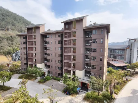 Yingyueju Hot Springs Homestay (Gupo Mountain Resort Distribution Center) Отели рядом с достопримечательностью «Shibashuiyuan Ecological Scenic Spot»