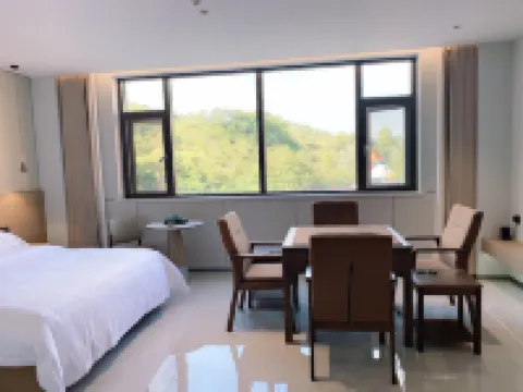 Yinshan Hotel (Li County First People's Hospital) Hotels in Li County
