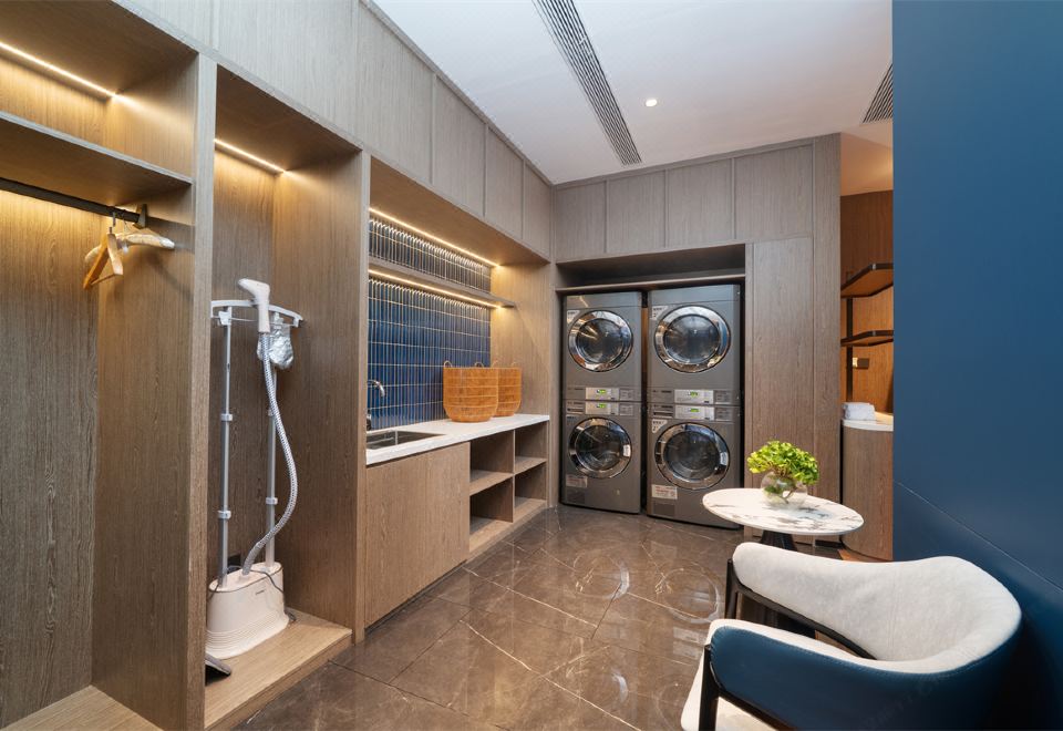 Mehood Hotel의 깔끔한 객실 내부 이미지