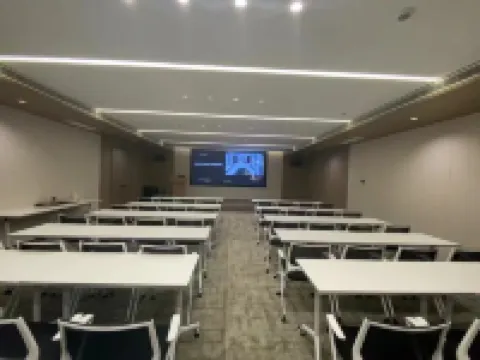 杭州西湖湖濱龍翔橋地鐵站亞朵飯店