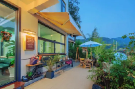 Yitu Xiqiu·Family Boutique Beauty Hotel Hotels near Shishe Village