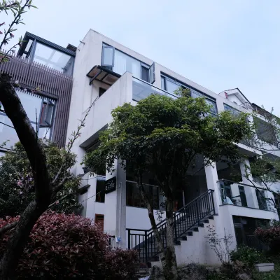 Yuxi Creek Villa (Huaxi Park, Guiyang) Hotels near Mengguan Railway Station