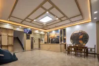Fenghuang Huihua Holiday Fashion Hotel