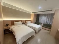 Heyi Hotel (Xining Daxin Street Night Market Central Square Branch)