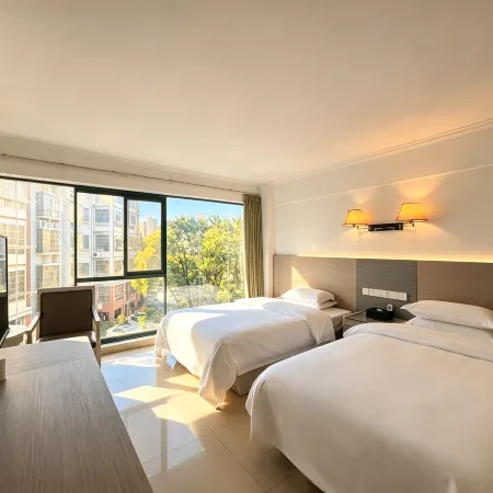 Wolong Hotel Lijiang