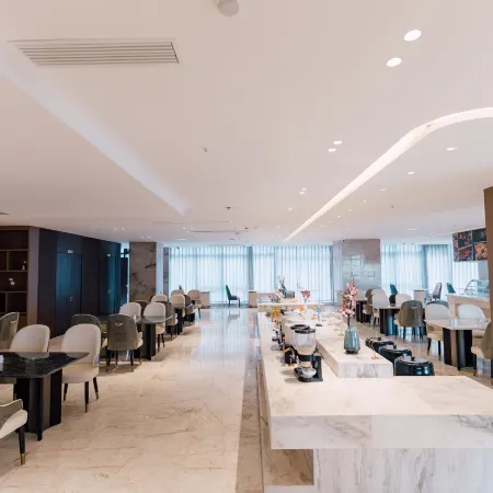 Lanyue International Hotel (Wuhe Station County Government)