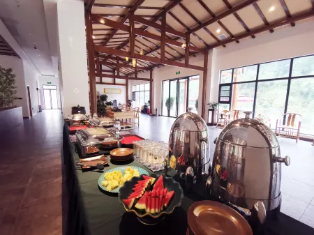 Elegant Residence·Jinlansu Отели рядом с достопримечательностью «Laya Waterfall»