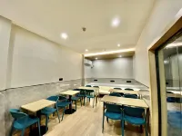โรงแรมวี ไว ลัก - พร้อมอาหารเช้า