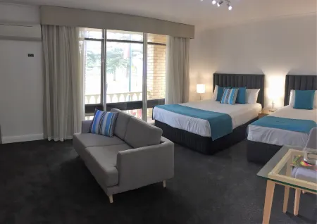 Ensenada Motor Inn and Suites