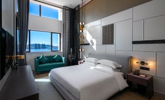 Golden Phoenix Sea View Hotel