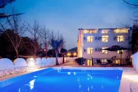 Time Deer Art Homestay - غرفة مطلة على الجبل