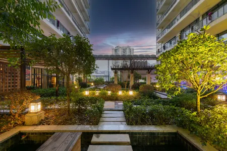 Rambling In Skygarden Hotel