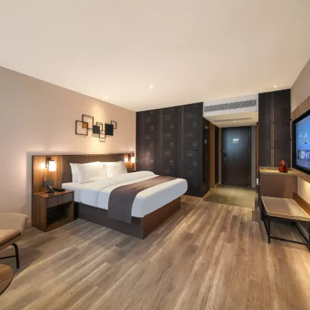 Homeinn Plus Hotel (Wuhan Hankou Railway Station) Отели рядом с достопримечательностью «Вокзал Ханькоу»