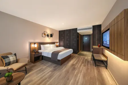 Homeinn Plus Hotel (Wuhan Hankou Railway Station) Отели рядом с достопримечательностью «Hubei University of Police (North Campus)»