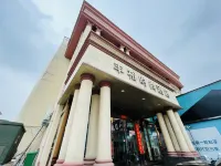 Fengyu Fashion Hotel (Gongyi Railway Station Xingyue Times Square Branch) - parkir