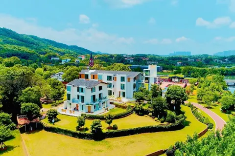 Yueyang Huajian Fengqi Homestay (Dongting Lake Chinese Giant Panda Garden)