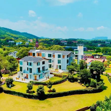 Yueyang Huajian Fengqi Homestay (Dongting Lake Chinese Giant Panda Garden)
