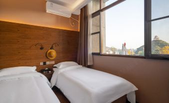 Oriental red hotel in Zhusha ancient town