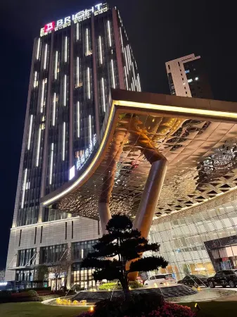 Bright hotel Отели рядом с достопримечательностью «Longquan Mountain of Yuyao»