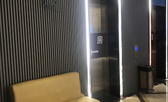 Landaux Hotel(Chongqing Daping Longhu Times Tianjie Store)