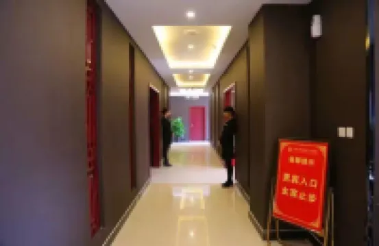 Junyue Huating Holiday Hotel