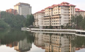 Yiqing Holiday Hotel