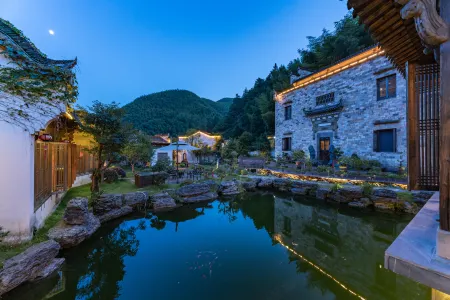 Huangshan Chenwai B&B Отели рядом с достопримечательностью «The Guest-Greeting Pine»