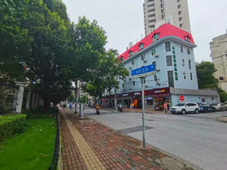 GreenTree Inn (Shanghai Xuhui Xujiahui Yishan Road Metro Station)