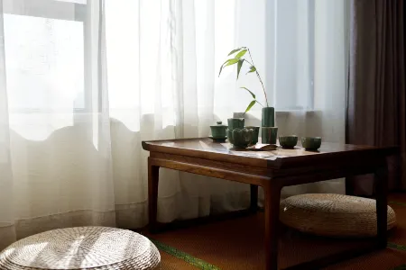 Taoshe Resort Hotel (Jingdezhen China Ceramics Museum Ancient Kiln Branch) Отели рядом с достопримечательностью «Moon Lake Scenic Area»