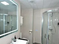 洛陽華墨逸緻·Serenity輕奢悅享飯店（洛陽火車站國花路地鐵站店） 二乔路附近的飯店