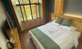Furongzhen Chunqiu Dianjing Homestay