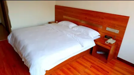 Jinhu Lichun Hotel Отели рядом с достопримечательностью «Jinhu Water Forest Scenic Area RV Campground»