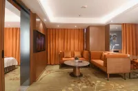 Dalian Spring Hotel (City Government People's Square Subway Station Branch) Отели в г. Далянь
